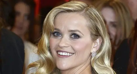 Бисерите на известните: Гей брак между мъж и жена, Япония в Африка и селфи с Исус /галерия/