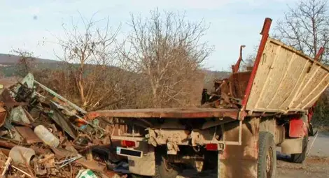 Откраднаха и арматурата от бетонните колове на вила в Батмиш 2