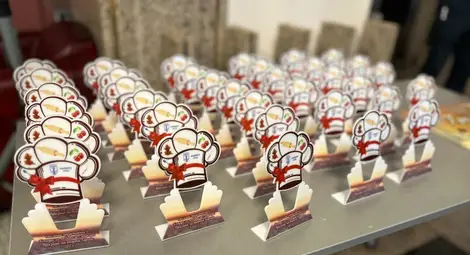 12-годишната Александра Барбова грабна наградата на кмета на Русе със своята торта Гараш с бял шоколад /галерия/