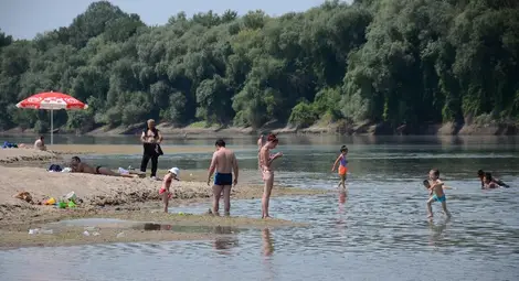 36 градуса напълниха плажа с малки и големи