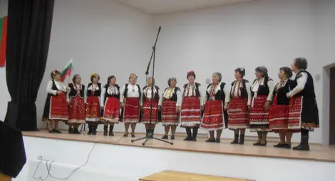 Ивановчани положиха цветя пред паметника на княз Романов