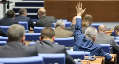 Задължават общините да събират разделно текстилни отпадъци и обувки