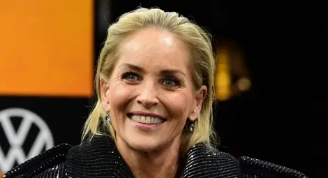 Шарън Стоун се бори със старостта чрез будизъм