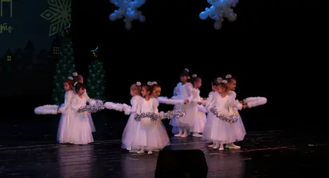 Вълшебна феерия от танци и музика плени публиката на спектакъла &bdquo;С Коледа в сърцето&ldquo; в Доходното здание /галерия/