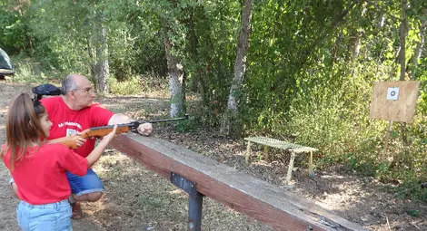 Клуб &bdquo;Родолюбие&ldquo; в Ценово приключва лятната академия със стрелба /галерия/