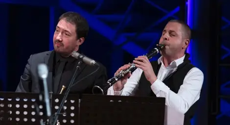 Преслав Петков на сцената с Михаил Йосифов.