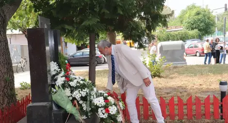 С поднасяне на венци и цветя в Русе почетоха паметта на загиналите пожарникари