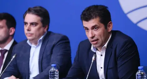 Асен Василев: Позицията на президента за Украйна е позорна