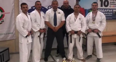 5 купи и 10 медала спечелиха униформени 5 купи и 10 медала спечелиха униформени