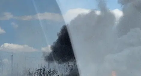 Русенец на път за морето: Кола гори на магистрала "Хемус", бъдете внимателни Русенец на път за морето: Кола гори на магистрала "Хемус", бъдете внимателни