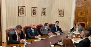 В нито един момент и с нищо не се отричам от своята биография, каза президентът Йотова, след като МЕЧ напуснаха срещата с държавния глава