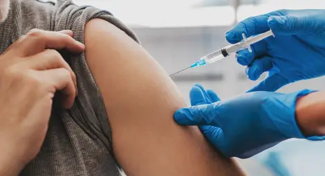 Израел започва да прилага трета доза ваксина срещу COVID-19