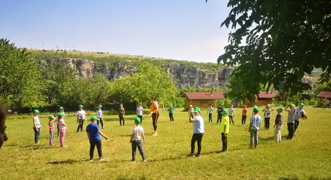 Учене чрез преживяване: Фондация „Шарени лица“ прави детски лагер след дивна природа на няколко километра от Русе Учене чрез преживяване: Фондация „Шарени лица“ прави детски лагер след дивна природа на няколко километра от Русе