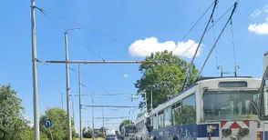 Забрана за спиране на тировете спасява разписанието на градския транспорт