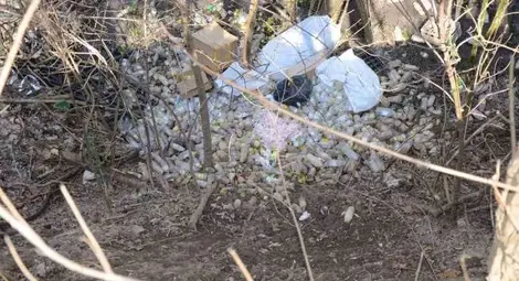 Работници омазаха с боза пътека край хижа &bdquo;Приста&ldquo;