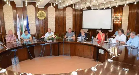 Деветте милиона за Спортната зала чакат благословия от Орешарски