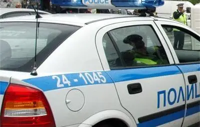 Нарязаха гумите на 4 патрулки в Стражица