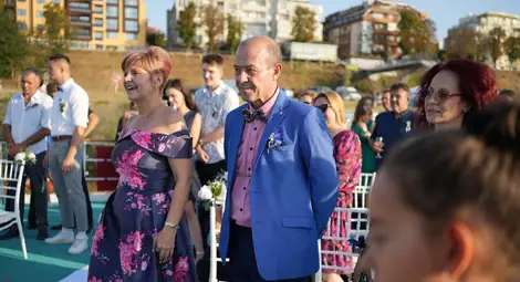 Семейството на аптеки &bdquo;Оптима&ldquo; се увеличи със зет - най-голямата дъщеря на Краси и Марияна Иванчеви &ndash; Моника каза &bdquo;Да&ldquo; на своя любим - Димитър Миков