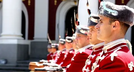 Търсят кандидати за гвардейци, за военни моряци и за запасни