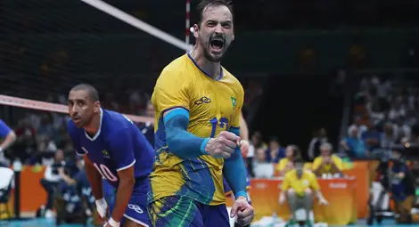 Легендарният русенски волейболист и вицепрезидент на федерацията Любо Ганев присъства на жребия в Италия.