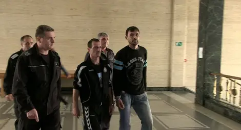 Дилър на гласове задържан с десетки лични карти в телефона