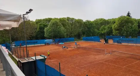 Кортовете в Парка на възрожденците останали без защита от мълнии