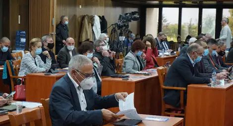 Общинските съветници в Русе се връщат в заседателната зала