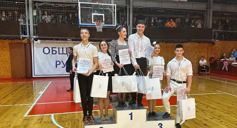 Традиционнното Коледно надиграване на Община Русе събра стотици почитатели на фолклора /галерия/