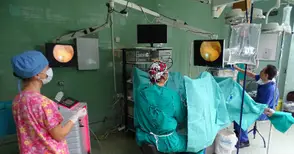 Нов апарат в болница „Канев“ разбива с щадящ лазер камъни в бъбреците