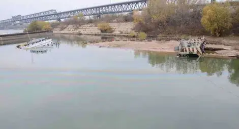 Трюмните петна от &bdquo;Феритоп 1&ldquo; се събраха в ъгъла на лимана