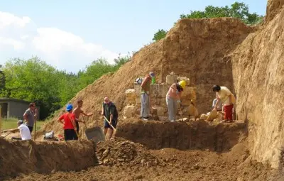 2000 дка в археологическия резерват край Свещари засяти с люцерна