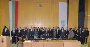 Съветници искат по-високи заплати и за секретарките на Общинския съвет