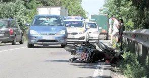 80-годишен моторист пострада при излизане от черен път