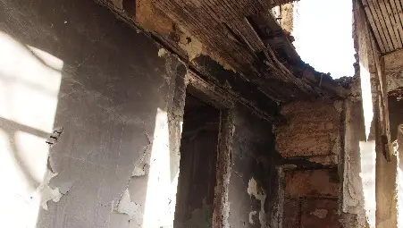 Призрачна къща на входа на Варна /галерия/