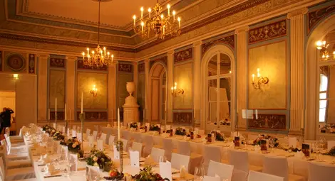 Шоколадовата паяжина на най-богатия унгарски принц