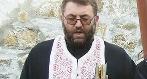 Поп поръчал палеж за тъста си