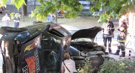 Пиян шофьор се обърна по таван след полицейска гонка в Русе