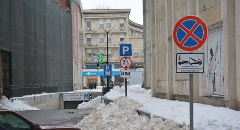 Махат знаци пред паркинга на Доходното след спорна глоба