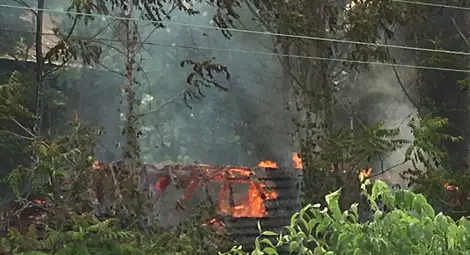 Клошари запалиха стара работилница на Корабната