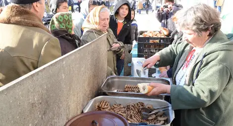 С кръшно хоро, пелин и кебапчета село празнува имения си ден