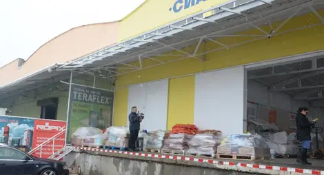 Пет тона дарени от Русе храни и дрехи потеглиха за приютите на отец Иван