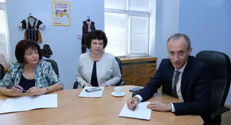 Стартовата заплата за учители става 920 лева Стартовата заплата за учители става 920 лева