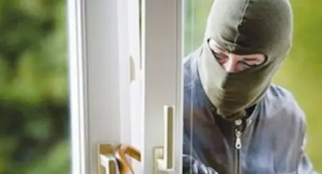 Обират ни през отворените прозорци в жегата Обират ни през отворените прозорци в жегата