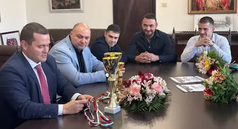 Пенчо Милков награди русенски полицаи за успехите им в национални състезания