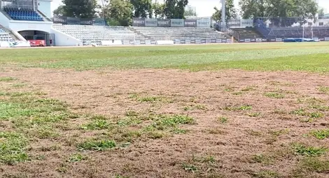 Дузпа: За изгорялата трева на Градския стадион и сезирането - късно е, либе, за китка Дузпа: За изгорялата трева на Градския стадион и сезирането - късно е, либе, за китка