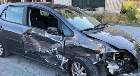 Почерпена шофьорка с джип помля няколко паркирани коли във Варна