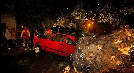 Силни валежи и вятър идват към България!