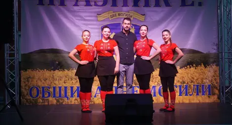 Две могили отбеляза 55 години от обявяването си за град