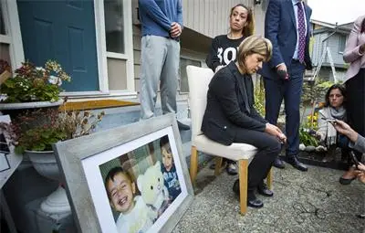 Погребаха 3-годишния Айлян, братчето и майка му Погребаха 3-годишния Айлян, братчето и майка му