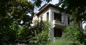 Клошари пак запалиха къщата на Бурови